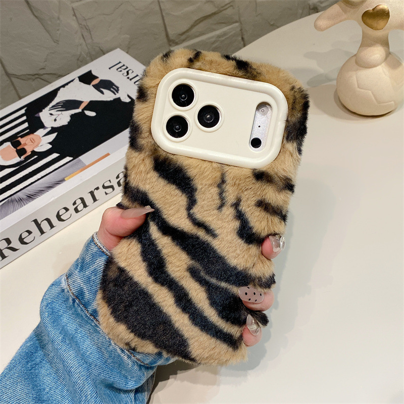 Luksusowe etui na telefon z wz – Apple Iphone 15 recenzja i cena